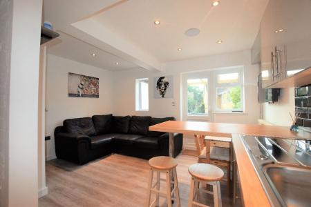 5 bedroom Semi-detached house to let in 13 Montfort Close (UKC)