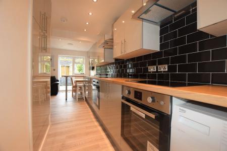 5 bedroom Semi-detached house to let in 13 Montfort Close (UKC)