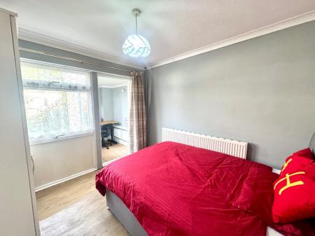 4 bedroom Semi-detached house to let in 4 Bedroom Student Home -8 Ancress Close, UKC