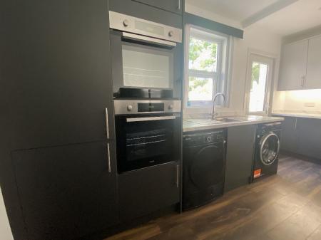 5 bedroom Semi-detached house to let in 5 Bedroom Student Home - 4 North Holmes Road