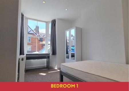 5 bedroom Semi-detached house to let in 5 Bedroom Student Home - 4 North Holmes Road