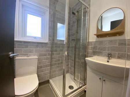 5 bedroom Semi-detached house to let in 5 Bedroom Student Home - 4 North Holmes Road