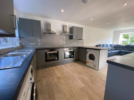 5 bedroom Terraced House to let in 5 Bedroom Student Home - 9 Montfort Close, UKC