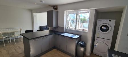 5 bedroom Semi-detached house to let in 5 Bed Student Home - 87 Downs Road - Close to UKC