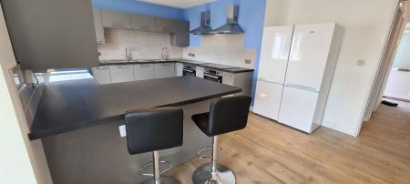 5 bedroom Semi-detached house to let in 5 Bed Student Home - 87 Downs Road - Close to UKC