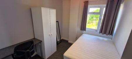 5 bedroom Semi-detached house to let in 5 Bed Student Home - 87 Downs Road - Close to UKC