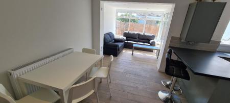 5 bedroom Semi-detached house to let in 5 Bed Student Home - 87 Downs Road - Close to UKC