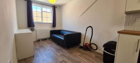 2 bedroom Flat to let in Turnagain Lane, Canterbury