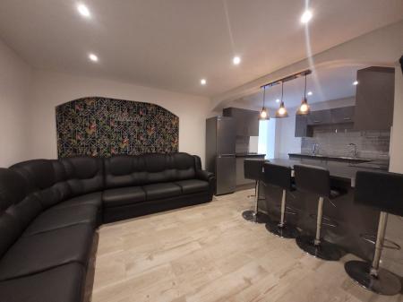 6 bedroom Semi-detached house to let in 5 Bed Student Home - 72 Downs Road, Canterbury