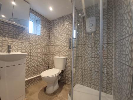 6 bedroom Semi-detached house to let in 5 Bed Student Home - 72 Downs Road, Canterbury