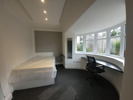 6 bedroom Semi-detached house to let in 5 Bed Student Home - 72 Downs Road, Canterbury