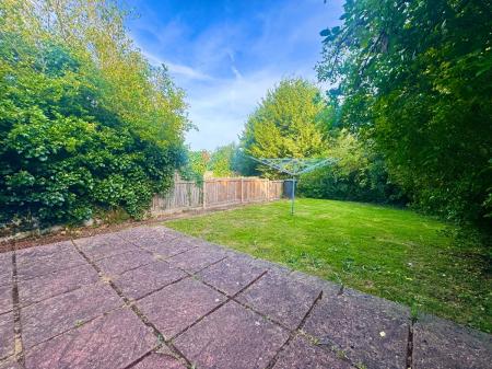 5 bedroom Semi-detached house to let in 5 Bed Student Home - 43 Kemsing Gardens