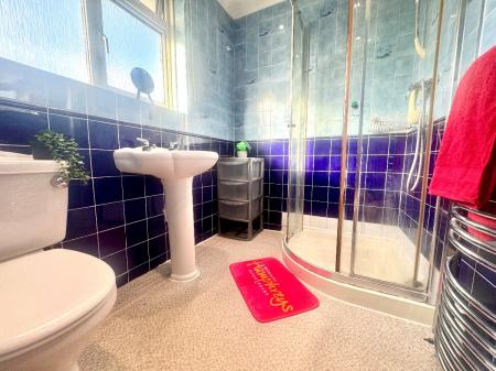 5 bedroom Semi-detached house to let in 5 Bed Student Home - 43 Kemsing Gardens