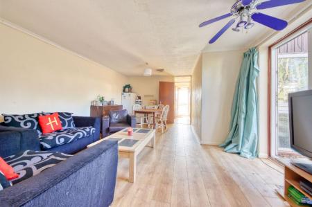 5 bedroom Semi-detached house to let in 5 Bed Student Home - 52 Ulcombe Gardens, Canterbury