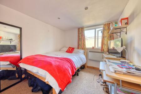 5 bedroom Semi-detached house to let in 5 Bed Student Home - 52 Ulcombe Gardens, Canterbury