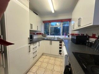 5 bedroom Semi-detached house to let in 5 Bed Student Home - 26College Road, Canterbury