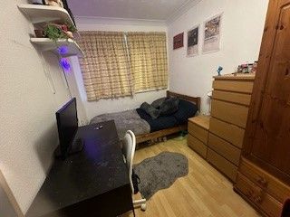 5 bedroom Semi-detached house to let in 5 Bed Student Home - 26College Road, Canterbury