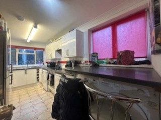 5 bedroom Semi-detached house to let in 5 Bed Student Home - 26College Road, Canterbury