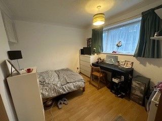 5 bedroom Semi-detached house to let in 5 Bed Student Home - 26College Road, Canterbury