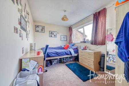 4 bedroom End of terrace house to let in 4 Bed Student Home - 15 Clement Close
