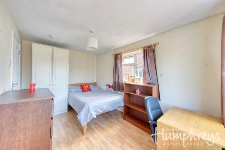 5 bedroom Semi-detached house to let in College Road, opposite CCCU