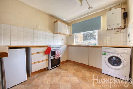 4 bedroom Terraced House to let in 4 Bed Student Home - 29 Downs Road