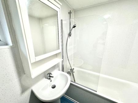 3 bedroom Semi-detached house to let in Craddock Road