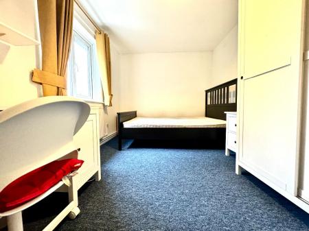 3 bedroom Semi-detached house to let in Craddock Road