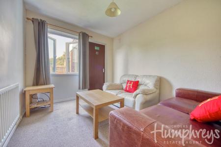 4 bedroom Flat to let in 4 Bed Student Home - 65 Downs Road