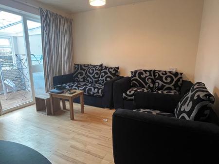 5 bedroom Terraced House to let in 5 Bed Student Home - 61 Kemsing Gardens