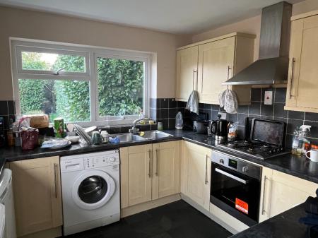 6 bedroom Terraced House to let in 6 Bed Student Home - 32 Kemsing Gardens