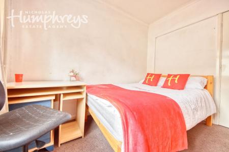 5 bedroom Semi-detached house to let in 5 Bed Student Home - 17 Mead Way