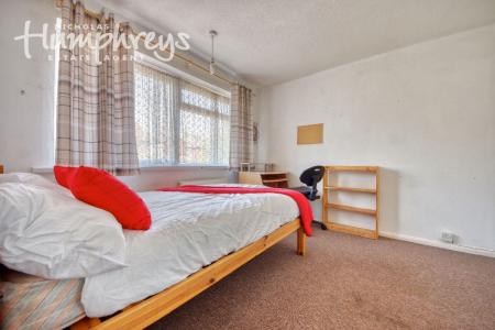 5 bedroom Semi-detached house to let in 5 Bed Student Home - 17 Mead Way