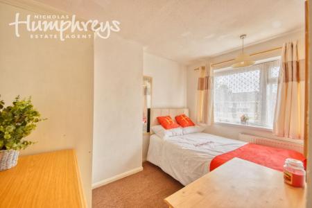 5 bedroom Semi-detached house to let in 5 Bed Student Home - 17 Mead Way