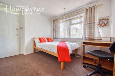 5 Bed Student Home - 17 Mead Way