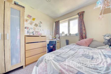 5 bedroom Terraced House to let in 20 Mead Way, Central to both Universities