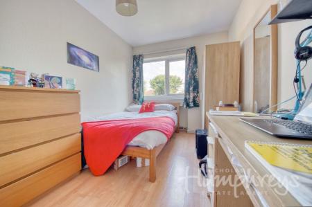 5 bedroom Terraced House to let in 20 Mead Way, Central to both Universities