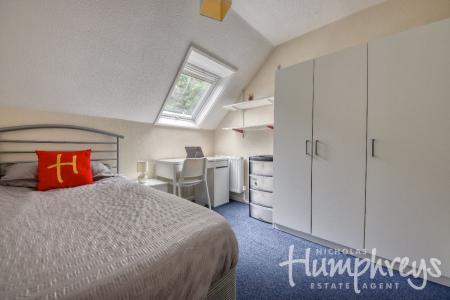 4 bedroom Terraced House to let in 15 Pine Tree Avenue, UKC location