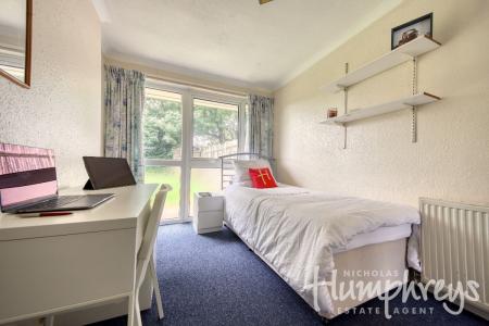 4 bedroom Terraced House to let in 15 Pine Tree Avenue, UKC location