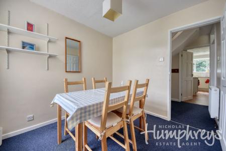 4 bedroom Terraced House to let in 15 Pine Tree Avenue, UKC location