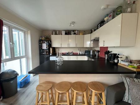 4 bedroom Terraced House to let in 73 Downs Road, Canterbury