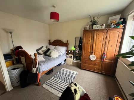 4 bedroom Terraced House to let in 73 Downs Road, Canterbury