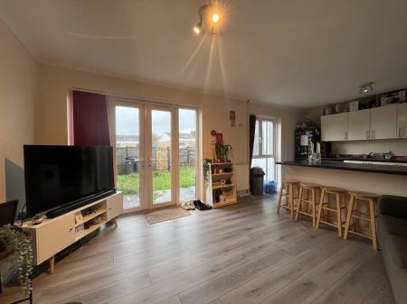 4 bedroom Terraced House to let in 73 Downs Road, Canterbury