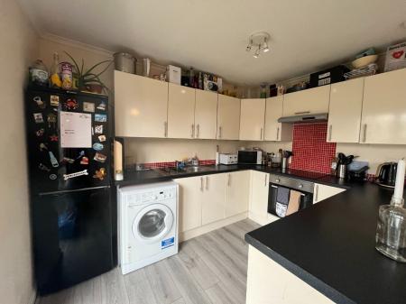 4 bedroom Terraced House to let in 73 Downs Road, Canterbury