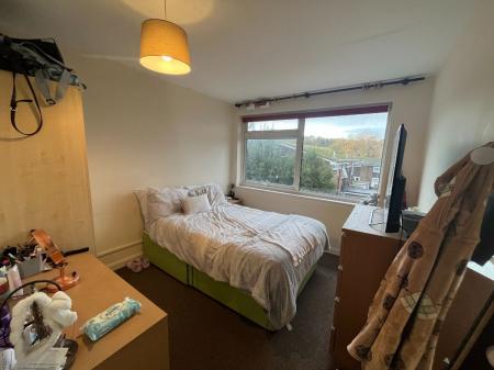 5 bedroom End of terrace house to let in 74 Kemsing Gardens, Canterbury