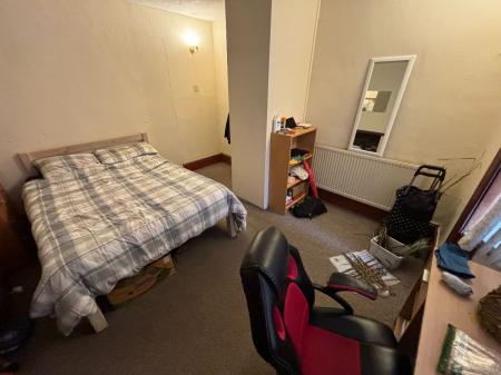 1 bedroom Terraced House to let in 5 Bed Student Home - 2 Tudor Road, Canterbury