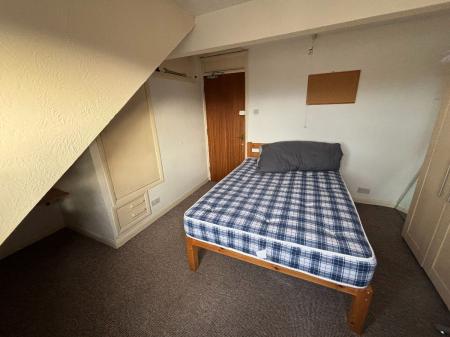 5 bedroom Terraced House to let in 5 Bed Student Home - 9 Regency Place, Canterbury