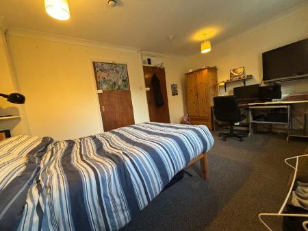 5 bedroom Terraced House to let in 5 Bed Student Home - 9 Regency Place, Canterbury