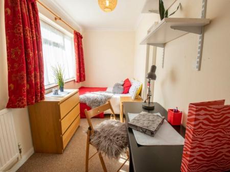 4 bedroom Terraced House to let in 13 Clement Close, Canterbury