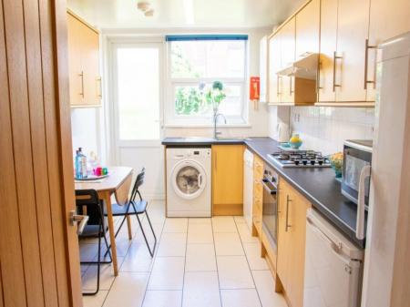 4 bedroom End of terrace house to let in Mary Green Walk, Canterbury